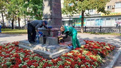 У Харкові пам'ятник Пушкіну облили червоною фарбою