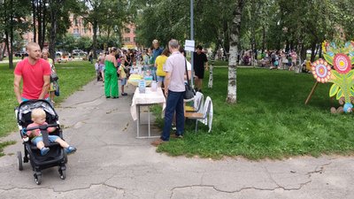 «Їм потрібні і рації, і автомобіль, і дрон»: у Полтаві на ярмарку збирали гроші для воїнів «Їм потрібні і рації, і автомобіль, і дрон»: у Полтаві на ярмарку збирали гроші для воїнів