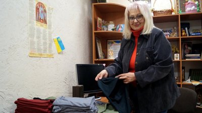 Найстаршій волонтерці – 93 роки. Як у терцентрі на Львівщині допомагають армії та переселенцям Найстаршій волонтерці – 93 роки. Як у терцентрі на Львівщині допомагають армії та переселенцям