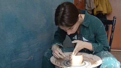 Тернополянка самостійно опанувала гончарне ремесло