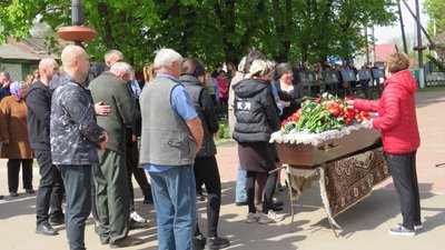 У Новгороді-Сіверському попрощалися з єдиним депутатом міськради, який служив у Збройних силах України