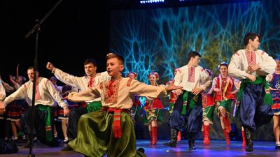 В Ужгороді на благодійному концерті "Діти Закарпаття — воїнам ЗСУ" зібрали 100 тис. гривень В Ужгороді на благодійному концерті "Діти Закарпаття — воїнам ЗСУ" зібрали 100 тис. гривень