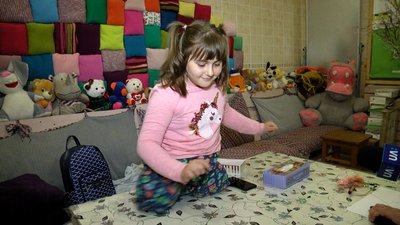 На Житомирщині для дівчинки, яка потрапила під потяг і втратила ноги, збирають гроші на протези На Житомирщині для дівчинки, яка потрапила під потяг і втратила ноги, збирають гроші на протези