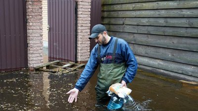 Від суші відрізані двори та будинки: на Черкащині стрімко підвищується рівень води