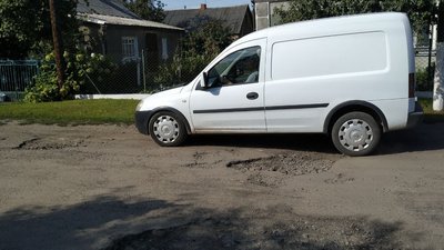Не ремонтували 30 років: лучани просять полагодити дорогу