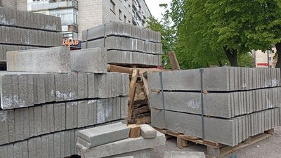 У Житомирі розпочали ремонтувати тротуари: на яких вулицях з'явиться нове покриття У Житомирі розпочали ремонтувати тротуари: на яких вулицях з'явиться нове покриття