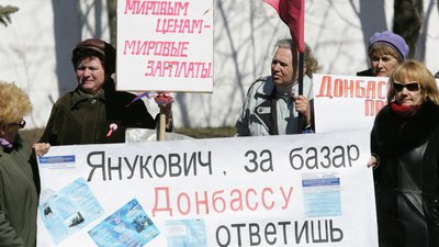 "Можете сказати, що я сумую за Україною? Хай скоріше повертається, я чекаю". 11 років окупації: розповідь з Харцизька "Можете сказати, що я сумую за Україною? Хай скоріше повертається, я чекаю". 11 років окупації: розповідь з Харцизька