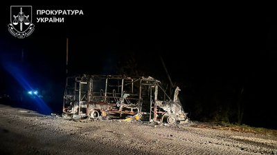 Мікроавтобус після влучання безпілотника, 26 жовтня 2025 року