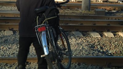 На Житомирщині жителі Бердичева вимагають облаштувати пішохідний перехід через залізничні колії На Житомирщині жителі Бердичева вимагають облаштувати пішохідний перехід через залізничні колії