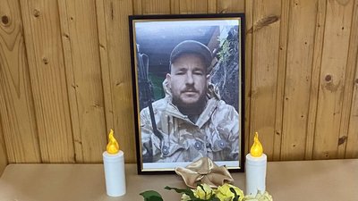 На Тернопільщині прощаються із загиблими військовослужбовцями На Тернопільщині прощаються із загиблими військовослужбовцями