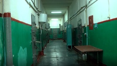 Аварійна будівля і перенаповнення: з херсонського СІЗО переводять в'язнів Аварійна будівля і перенаповнення: з херсонського СІЗО переводять в'язнів