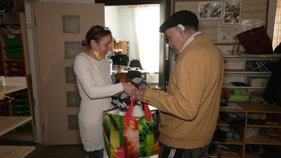 "В’яжу з відчуттям, що роблю добро для солдат": 85-річний чернігівець плете шкарпетки для українських військових "В’яжу з відчуттям, що роблю добро для солдат": 85-річний чернігівець плете шкарпетки для українських військових
