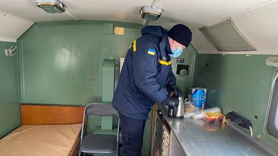 У Тернополі запрацював пересувний цілодобовий пункт обігріву У Тернополі запрацював пересувний цілодобовий пункт обігріву