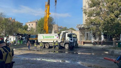 У Черкасах уламки ракети впали на будівлю готелю. Фоторепортаж У Черкасах уламки ракети впали на будівлю готелю. Фоторепортаж