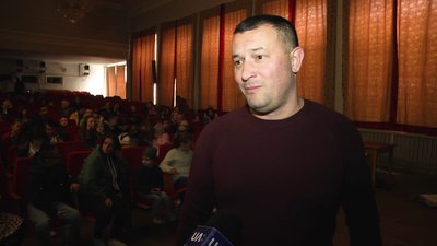 У Житомирському ляльковому театрі показали благодійну виставу дітям з інвалідністю У Житомирському ляльковому театрі показали благодійну виставу дітям з інвалідністю