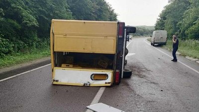 На Рівненщині перекинувся хлібовоз. Водій загинув