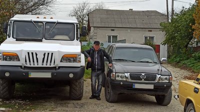 На Тернопільщині чоловік сконструював український позашляховик На Тернопільщині чоловік сконструював український позашляховик