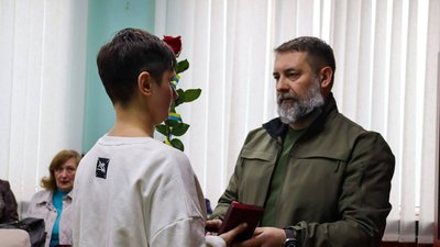 У Мукачеві вручили державні нагороди сім’ям п'ятьох загиблих військових У Мукачеві вручили державні нагороди сім’ям п'ятьох загиблих військових