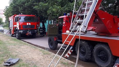 У Кропивницькому під час пожежі у дев’ятиповерхівці вогнеборці врятували чоловіка У Кропивницькому під час пожежі у дев’ятиповерхівці вогнеборці врятували чоловіка