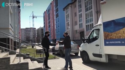 Пенсіонерам під двері: у Рівному хлібзавод запровадив адресну доставку