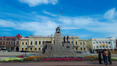 У Кропивницькому пошкодили прапор з пам'ятного знаку Героям Небесної сотні