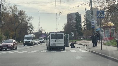 ДТП у Чернігові: мікроавтобус збив пенсіонера на проспекті Миру