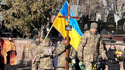 У Тернополі попрощалися із загиблим бійцем Василем Огірком У Тернополі попрощалися із загиблим бійцем Василем Огірком