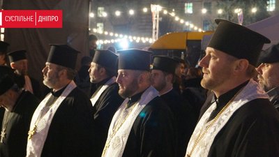 У центрі Дніпра тисячею лампадок виклали напис «Герої не вмирають» (ФОТО)