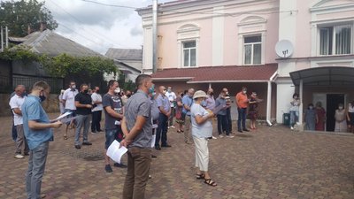 У місті на Рівненщині підприємці вимагають виходу з "червоної зони" У місті на Рівненщині підприємці вимагають виходу з "червоної зони"