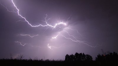 Влучила блискавка: ледь не згорів будинок на Черкащині