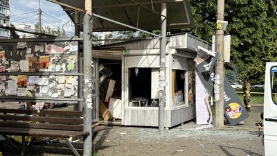 У Запоріжжі активісти збирають підписи за встановлення укриттів на зупинках транспорту