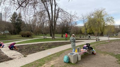 У Рівному охочі долучились до прибирання парку на Грабнику У Рівному охочі долучились до прибирання парку на Грабнику