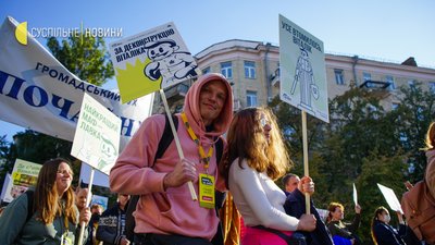 18 колон і п'ять вимог: у столиці відбувся "Марш за Київ". Фоторепортаж 18 колон і п'ять вимог: у столиці відбувся "Марш за Київ". Фоторепортаж