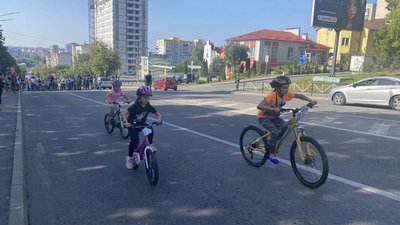 Діти долають відстань у 150 метрів, 9 вересня 2023, Хмельницький Діти долають відстань у 150 метрів, 9 вересня 2023, Хмельницький