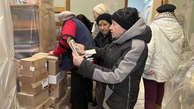Подарунки для книгарні: на всеукраїнській акції збирають книги для бібліотек Херсонщини Подарунки для книгарні: на всеукраїнській акції збирають книги для бібліотек Херсонщини