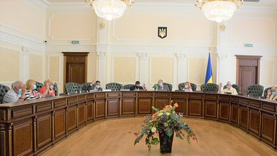 Вища рада правосуддя продовжила відсторонення судді з Рівненщини, якого підозрюють у корупції