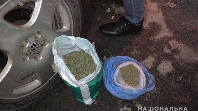 Запорізьких наркоторговців затримали на збуті товару у Дніпрі