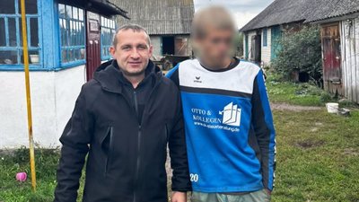 Знайшли чоловіка в лісі
