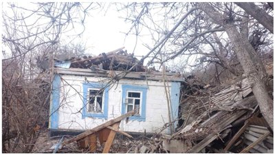 У Бердянському снаряд влучив в будинок, фото: Кириленко У Бердянському снаряд влучив в будинок, фото: Кириленко