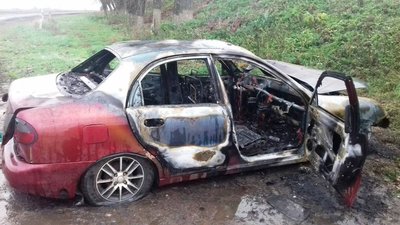 На Житомирщині в результаті ДТП згорів автомобіль, двоє людей в лікарні (ОНОВЛЕНО)
