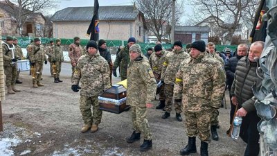 На Тернопільщині попрощалися із бійцем Андрієм Місяцем На Тернопільщині попрощалися із бійцем Андрієм Місяцем