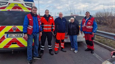 Робота ця нелегка. Миколаївські волонтери Червоного Хреста транспортують маломобільних людей Робота ця нелегка. Миколаївські волонтери Червоного Хреста транспортують маломобільних людей