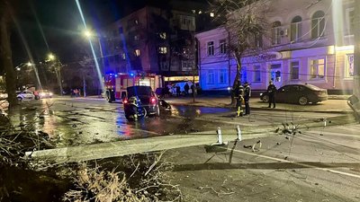 ДТП, нічна ДТП, травмувався водій, вулиця Короленка, швидка