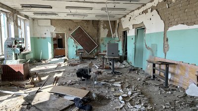 Ветерани російсько-української війни долучилися до демонтажу школи на Миколаївщині Ветерани російсько-української війни долучилися до демонтажу школи на Миколаївщині