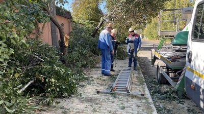 "В будинку велика кімната і два великих вікна. Оце всю кімнату і винесло": херсонка розповіла про нічну атаку РФ "В будинку велика кімната і два великих вікна. Оце всю кімнату і винесло": херсонка розповіла про нічну атаку РФ