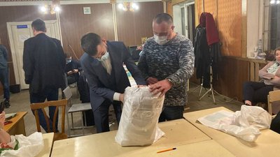 На Прикарпатті ОВК визнала вибори недійсними ще на одній дільниці: що відбувається На Прикарпатті ОВК визнала вибори недійсними ще на одній дільниці: що відбувається