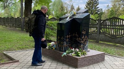 Пам'ять жертв політичних репресій вшанували у Сумах