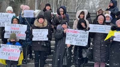 У Вінниці родини військових вимагають демобілізації У Вінниці родини військових вимагають демобілізації