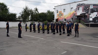 В бронежилетах та касках: рятувальники Рівненщини відновлюють пошкоджені обстрілами будинки на Сході В бронежилетах та касках: рятувальники Рівненщини відновлюють пошкоджені обстрілами будинки на Сході