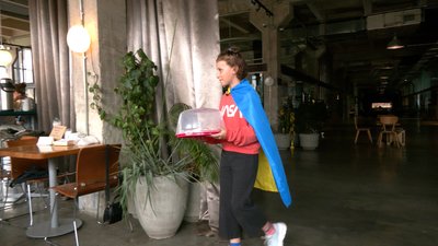 10-річна іванофранківка Євгенія Ганжа продає печиво, щоб допомогти ЗСУ 10-річна іванофранківка Євгенія Ганжа продає печиво, щоб допомогти ЗСУ